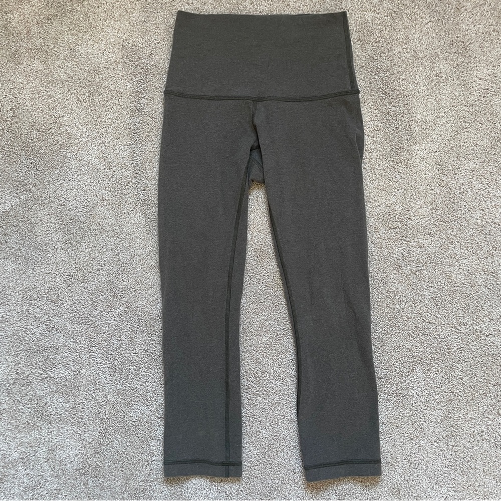 NWOT - Size 4 - Lululemon Wunder Under high-rise crop leggings